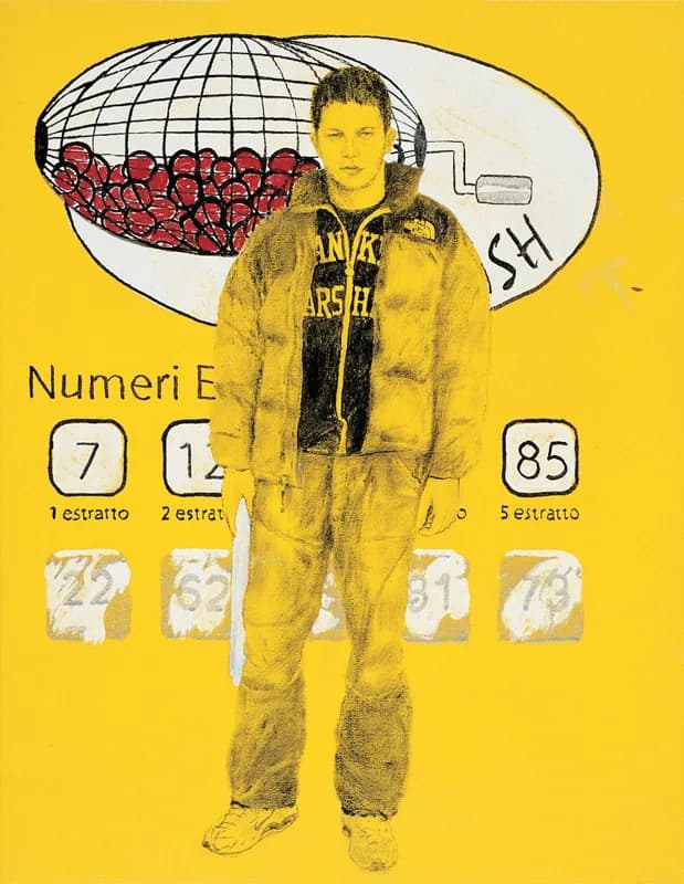 Figura maschile a figura intera, in giacca e pantaloni scuri, su fondo giallo davanti a una grafica di numeri estratti e a un grande dirigibile bianco riempito di palline rosse.